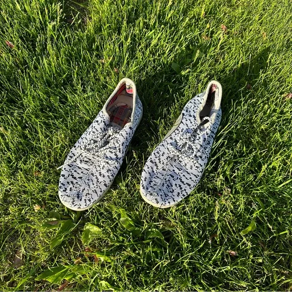 Black & White Shoes - Picture 2 of 6